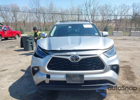2022 Toyota Highlander Xle z USA, uszkodzony, nr VIN 5TDGZRBH8NS209065